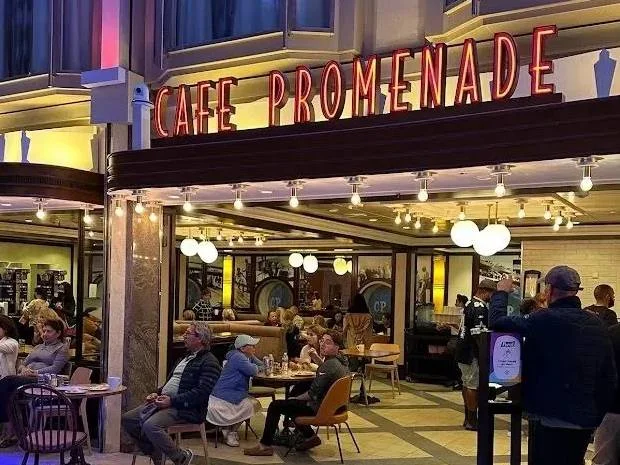 Caf&eacute; Promenade